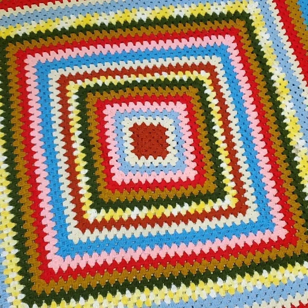 ⛔️HP 9/7⛔️EUC Vintage Bright Square Boho Crotched Blanket Throw